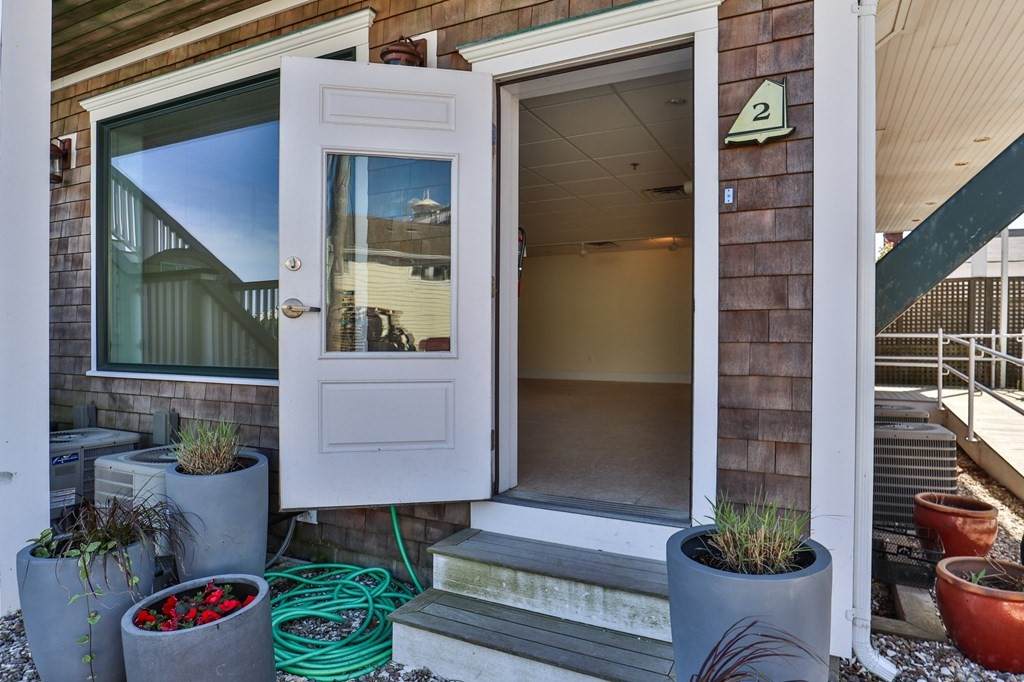 333R Commercial Street - Photo 1