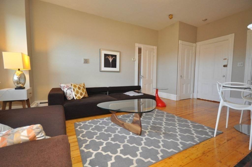 218 Newbury Street - Photo 1