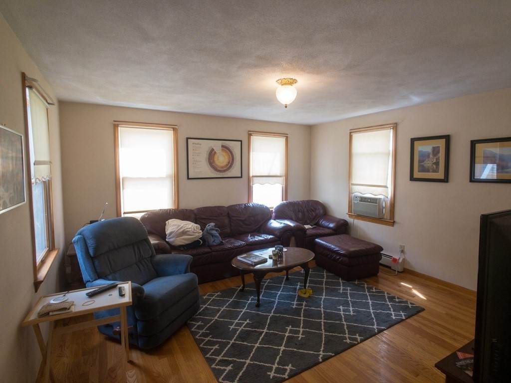 82 North St - Photo 1
