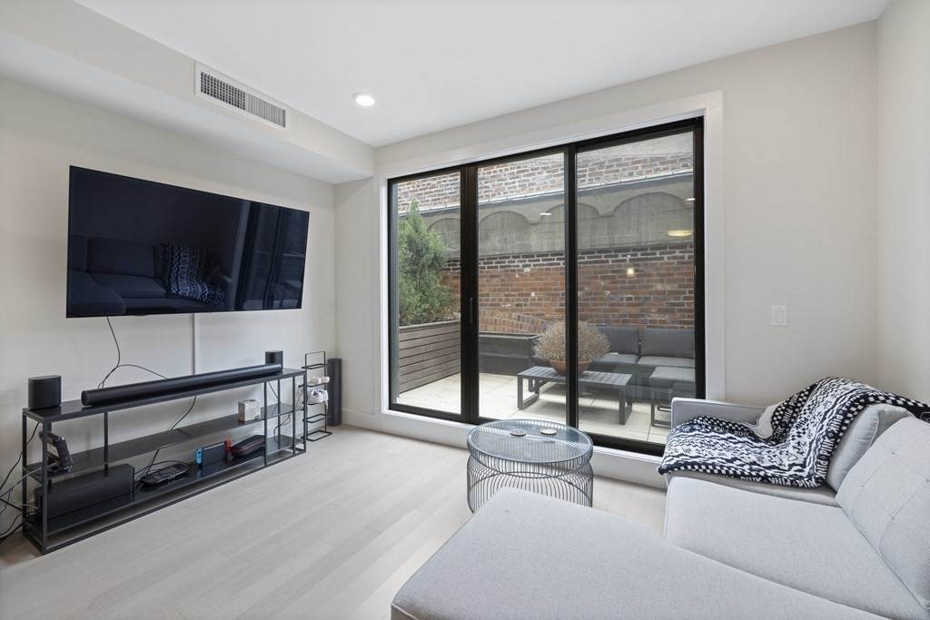 121 Portland Street - Photo 1