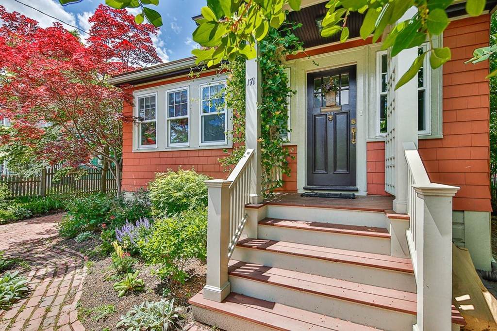 171 Fayerweather St - Photo 1