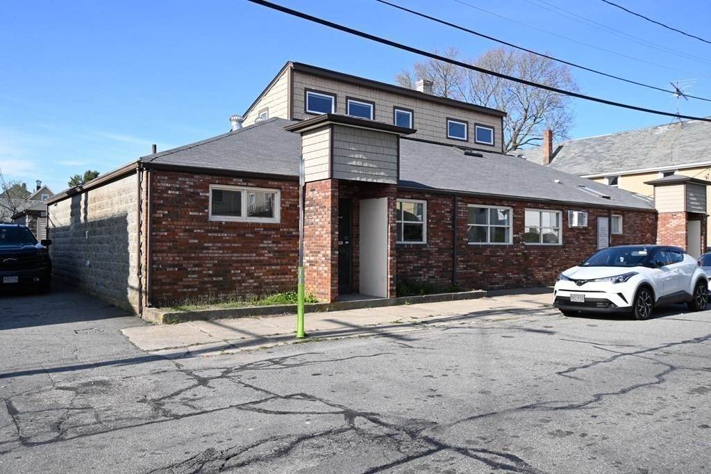 327-329 Coffin Ave - Photo 1