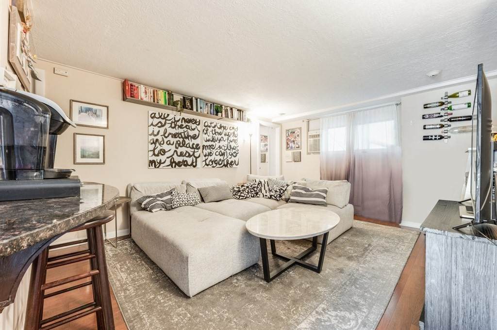 1718 Commonwealth Ave - Photo 1