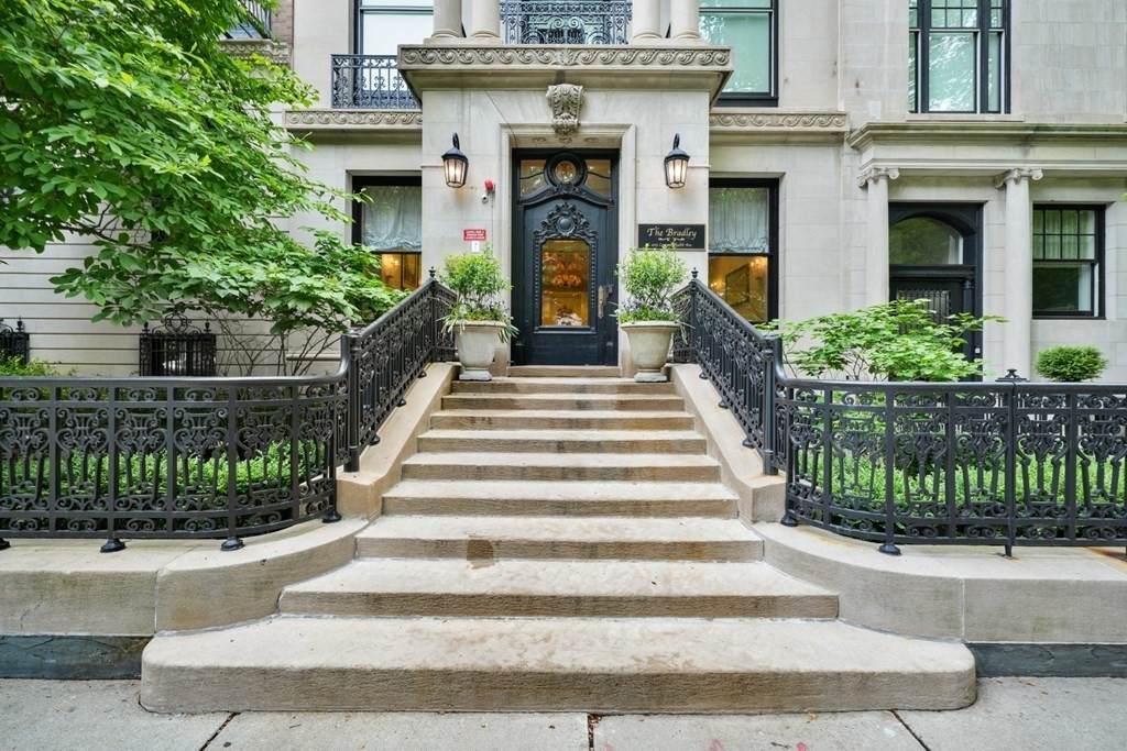 409 Commonwealth Ave - Photo 1