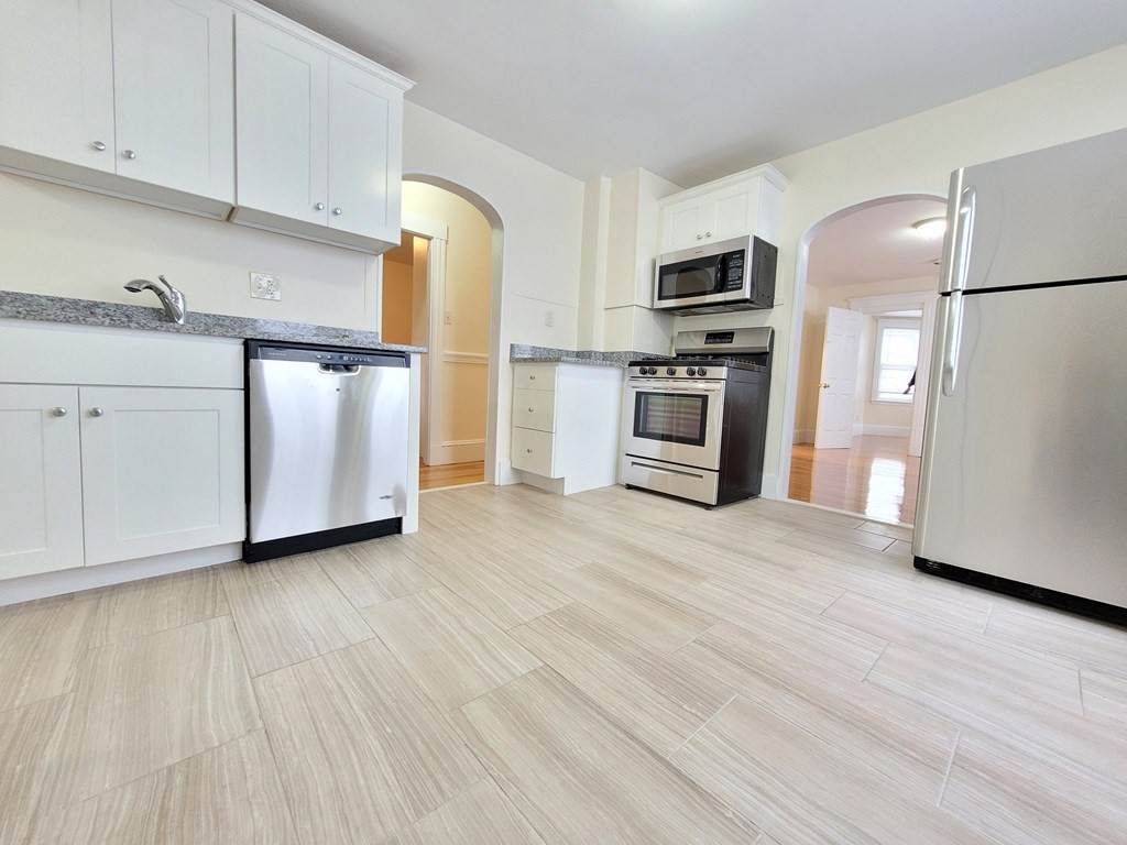 122 Gladstone Street - Photo 1