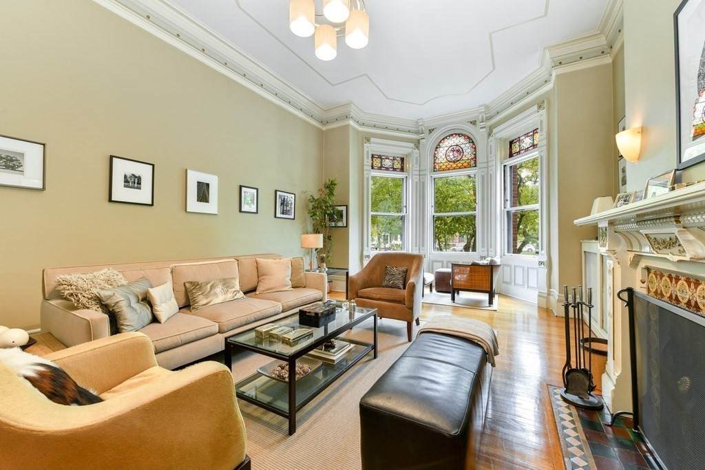 337 Commonwealth Ave - Photo 1