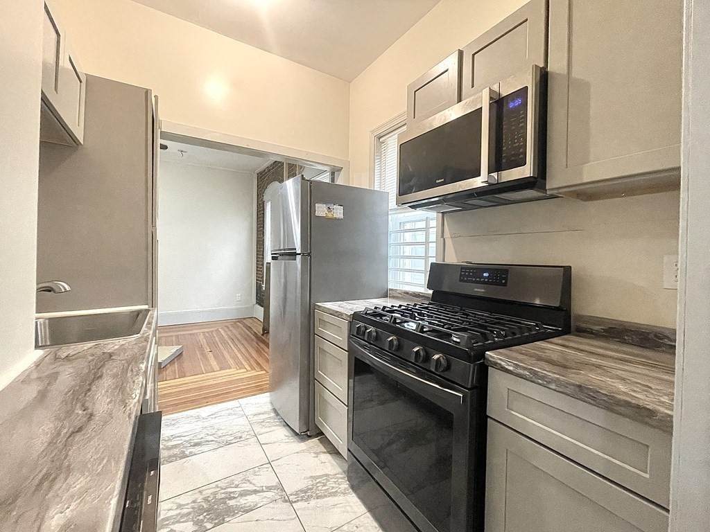 314 Warren St - Photo 1