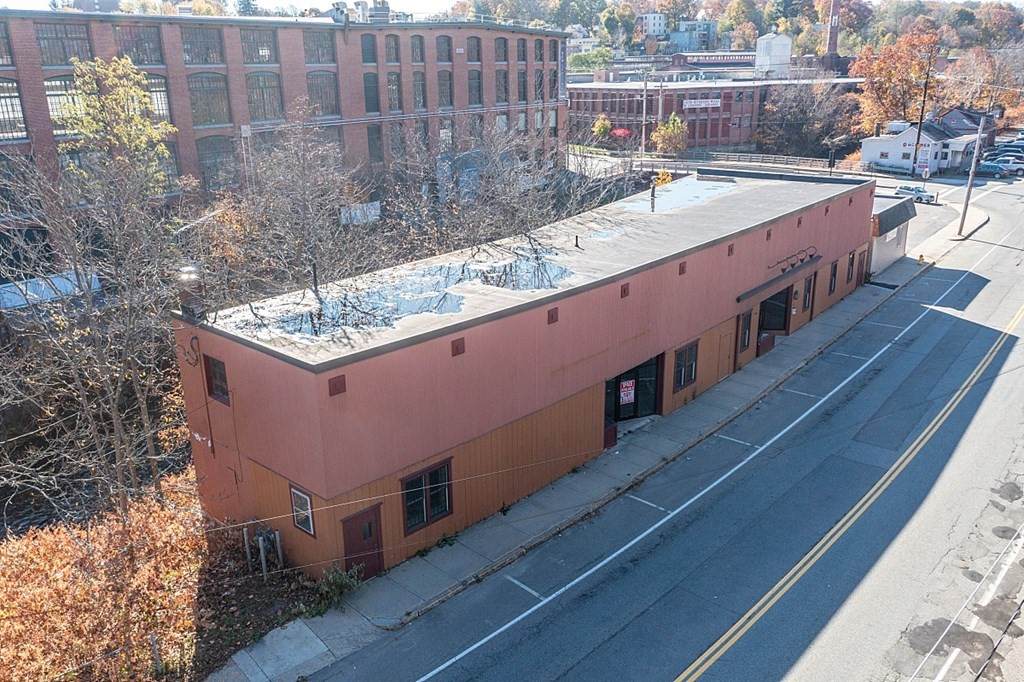 408 River St - Photo 1