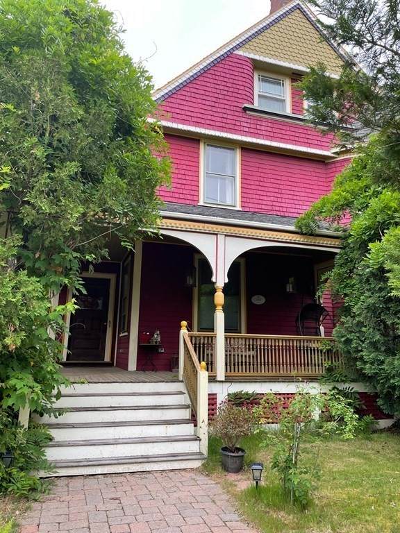 135 Lincoln St - Photo 1