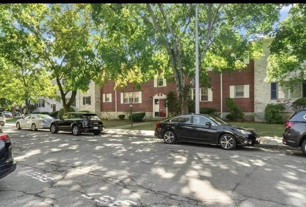 10 Lake Shore Ct - Photo 1