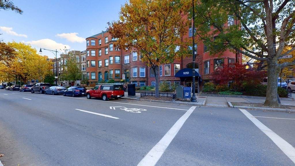 1051 Beacon St - Photo 1
