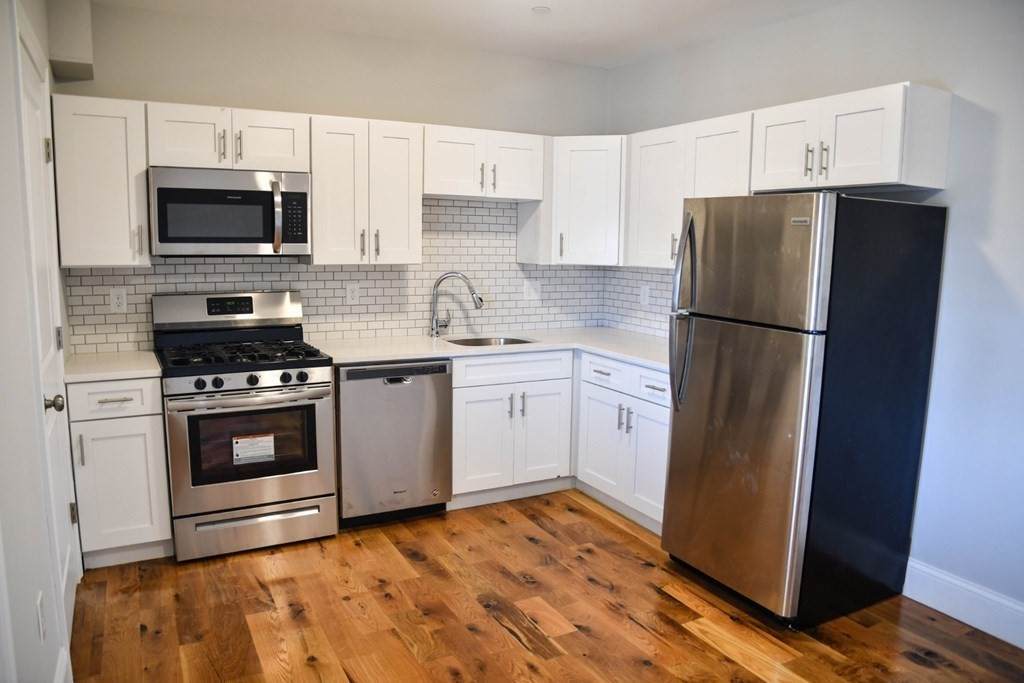 155 Chelsea Street - Photo 1