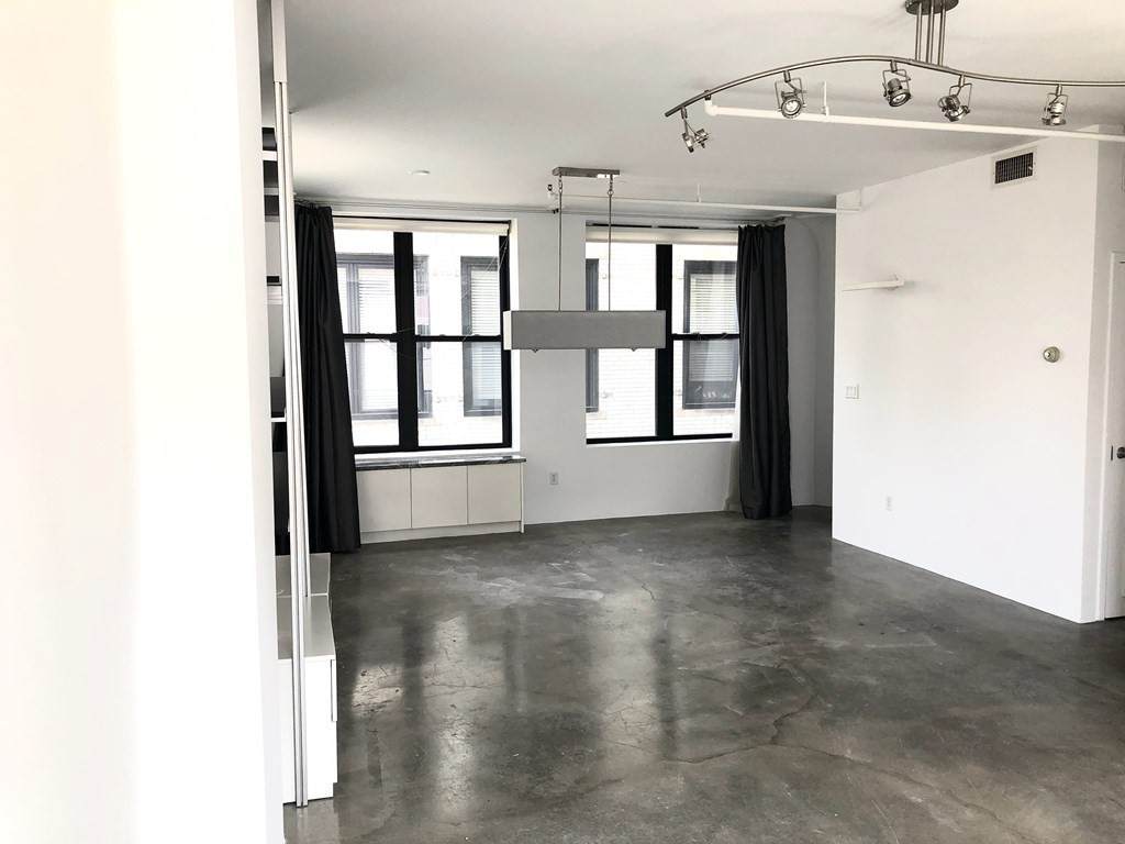453 Washington - Photo 1