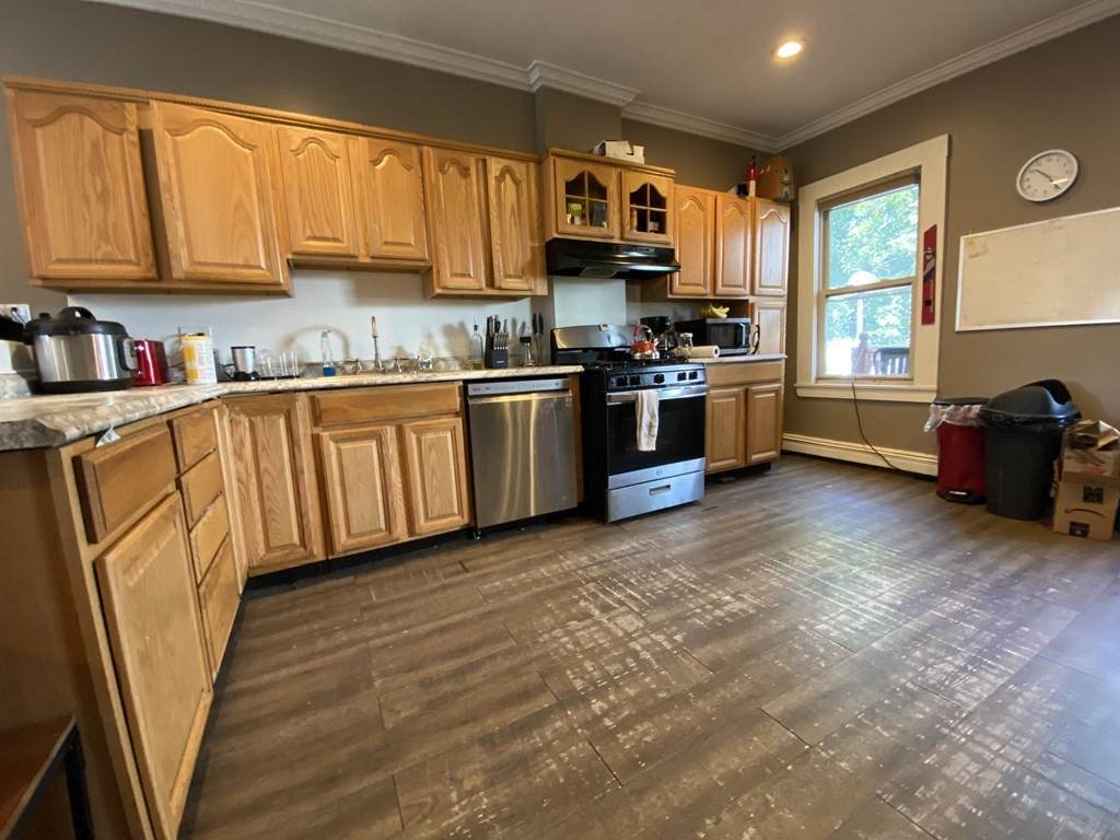 10 F Street - Photo 1