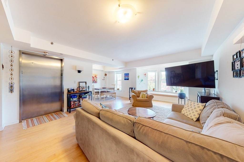 910 Beacon - Photo 1