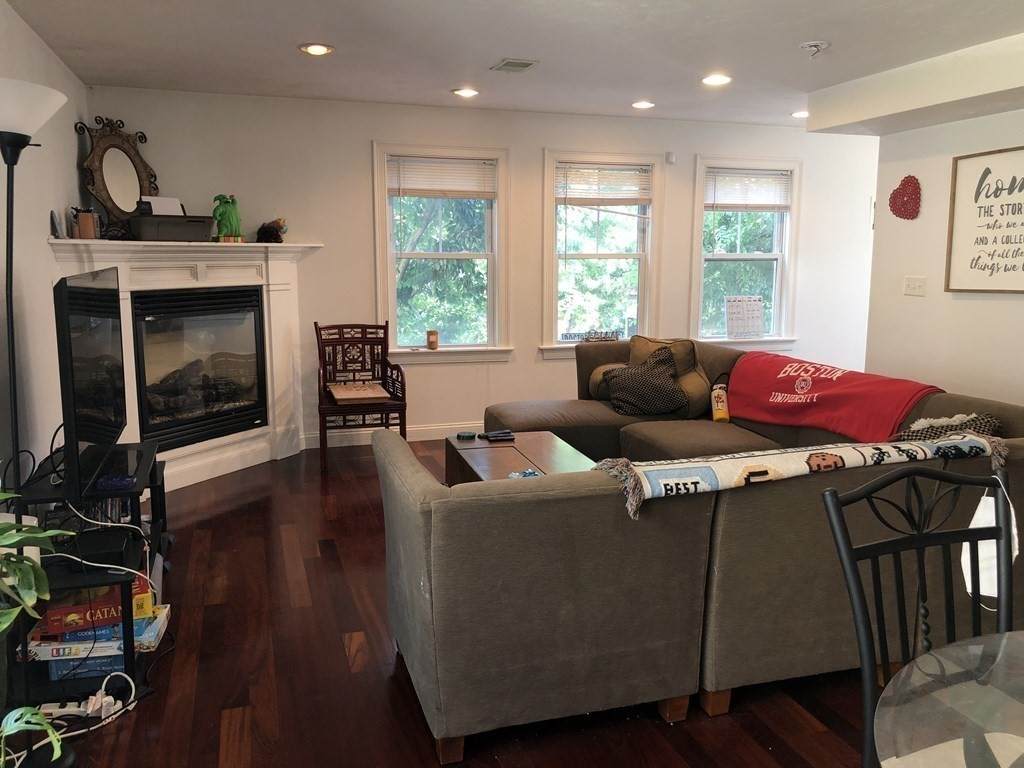 2941 Washington St - Photo 1