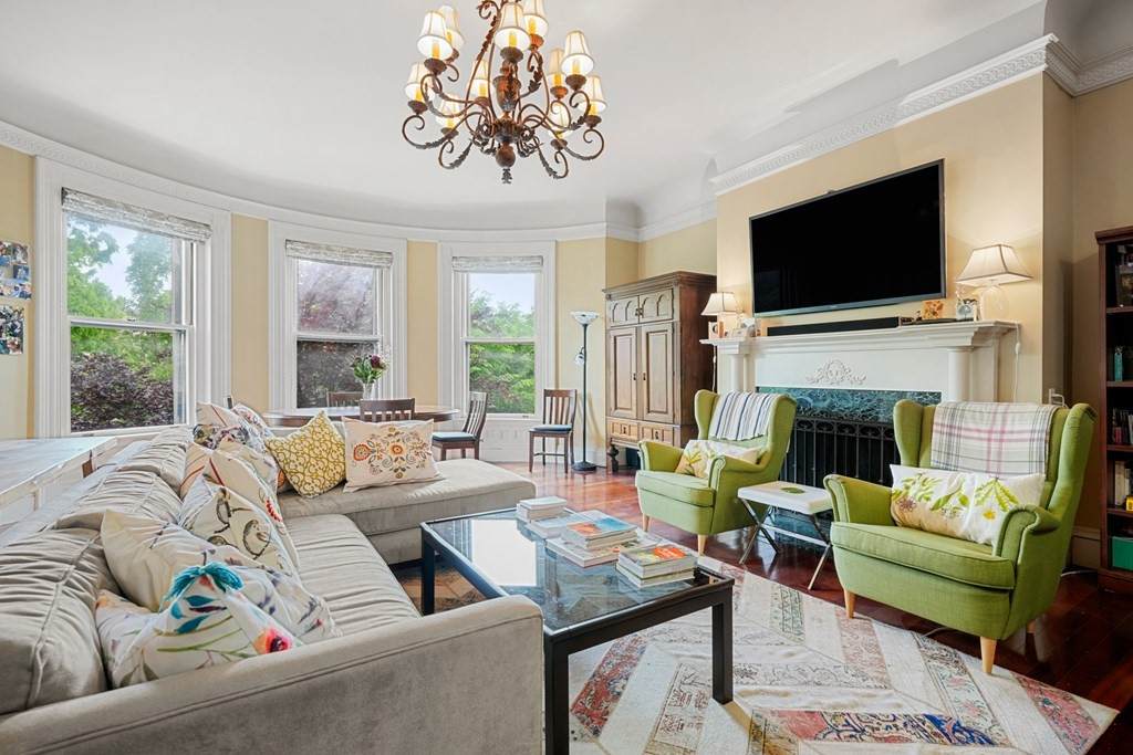 290 Commonwealth Ave - Photo 1