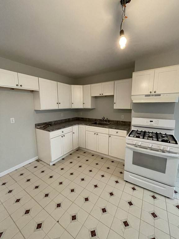 306 Saratoga Street - Photo 1