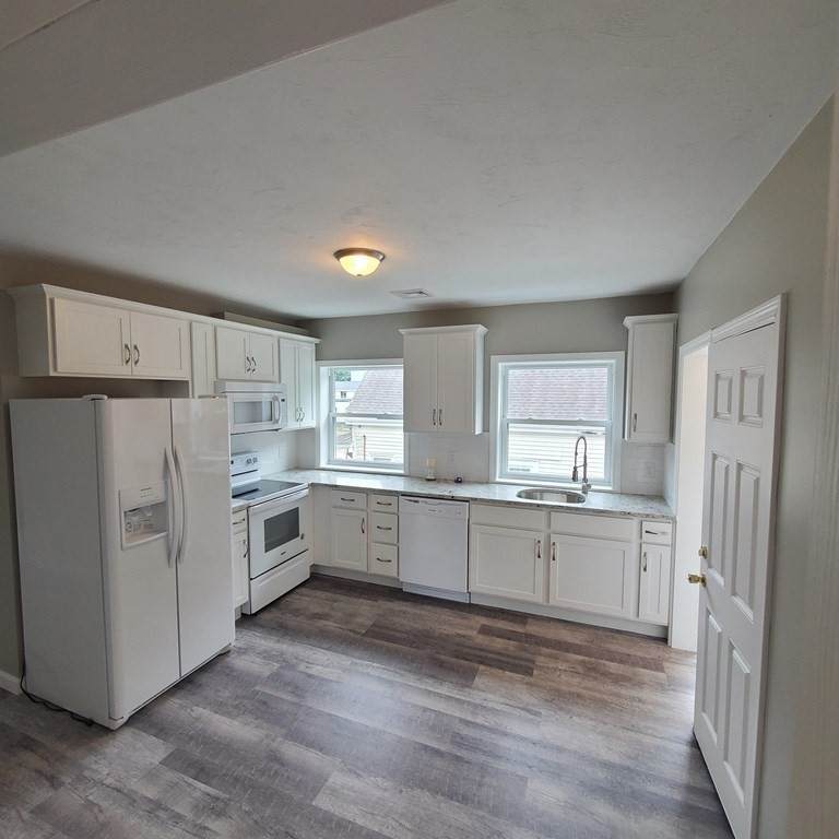 55 S Leyden St - Photo 1