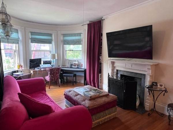 154 Newbury St - Photo 1