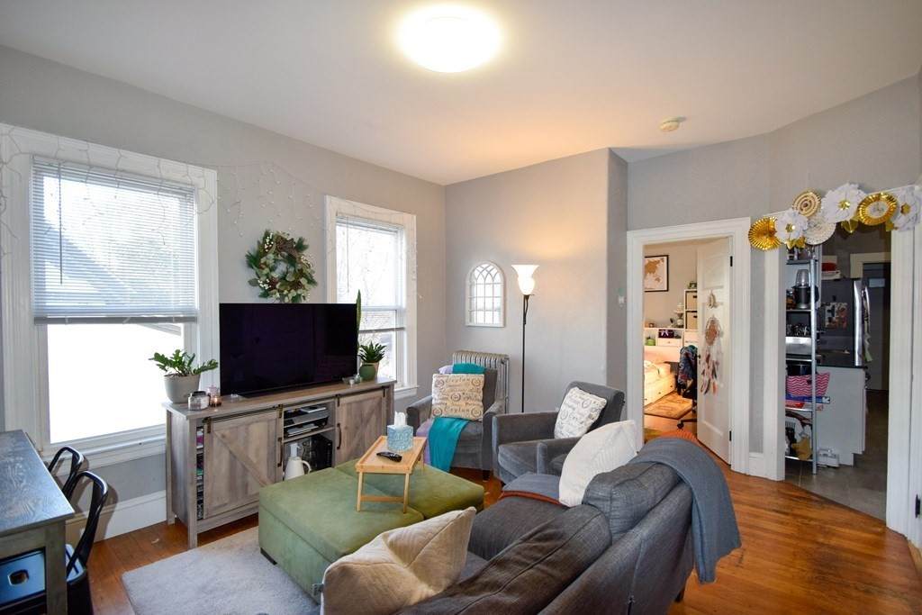85 Surrey St - Photo 1