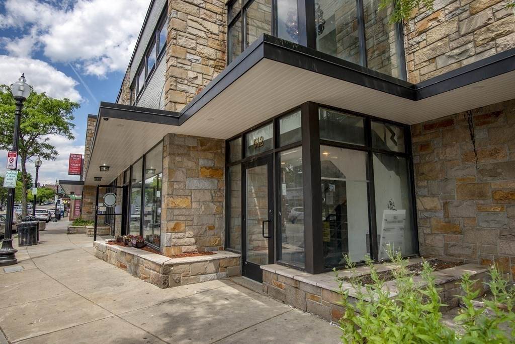512 Gallivan Blvd - Photo 1