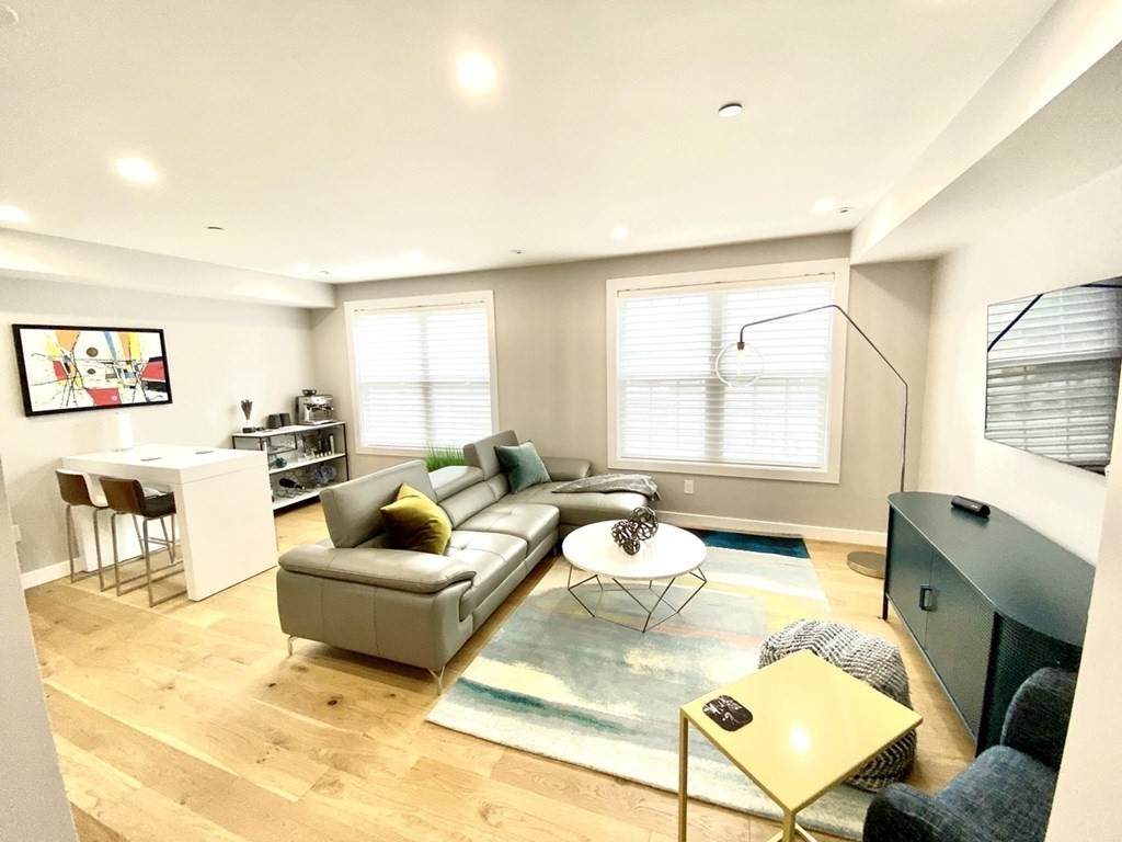 10 Everett - Photo 1