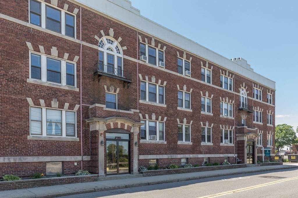 235 Washington Ave - Photo 1