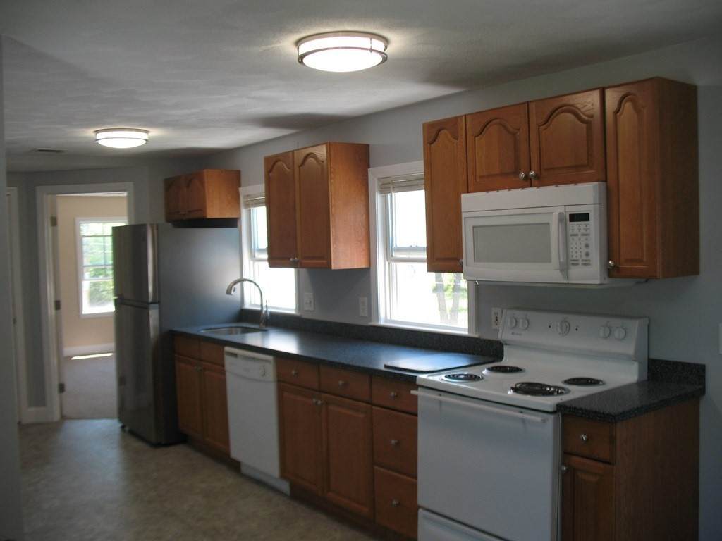29 Kingsbury Ave - Photo 1