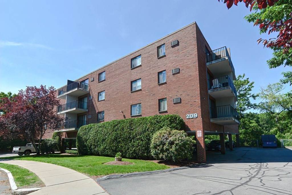 209 Riverview Ave - Photo 1