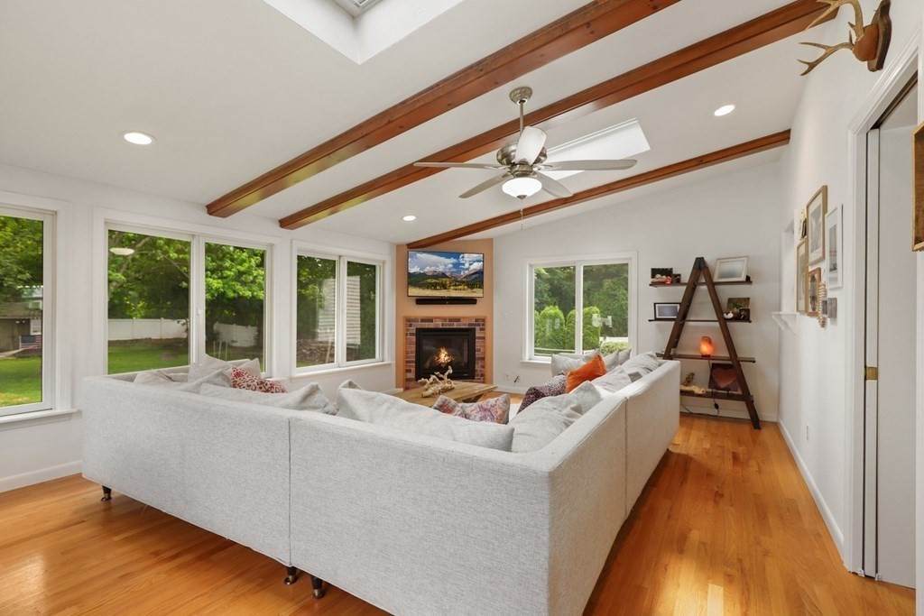 19 Bedford Dr - Photo 1
