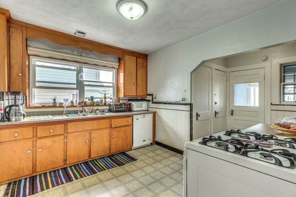 38 6th St - Photo 1