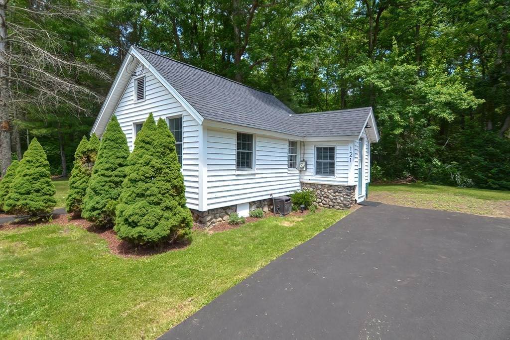121 Balcom St - Photo 1