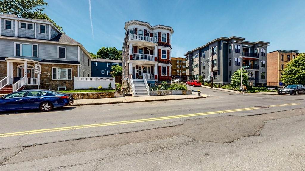 129 Stoughton St - Photo 1