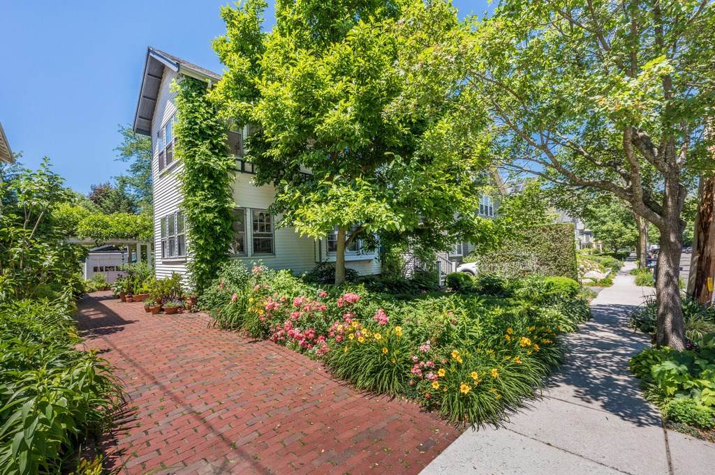 202 Lakeview - Photo 1