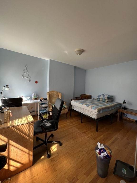 183 Windsor St - Photo 1