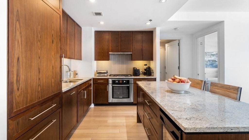 580 Washington - Photo 1