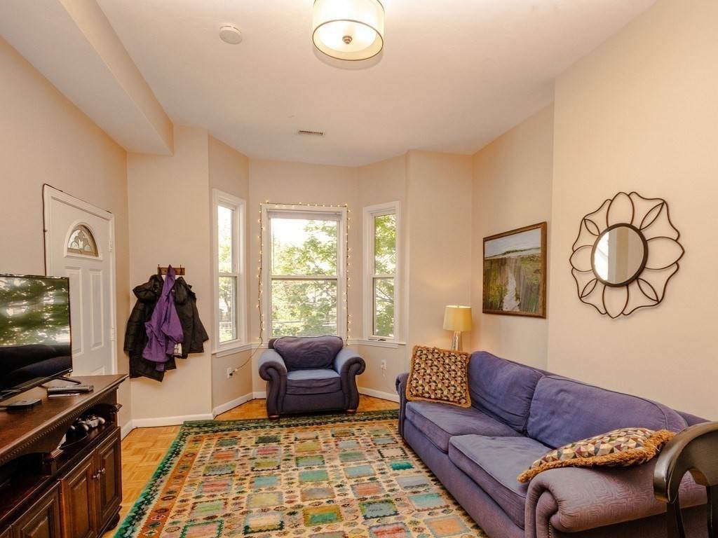 231 W 5th - Photo 1