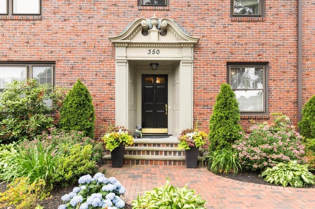 350 Vfw Parkway - Photo 1