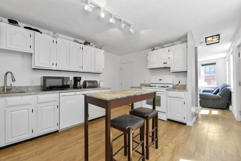 176 Emerson - Photo 1