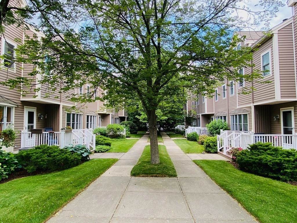8 Locust Lane - Photo 1