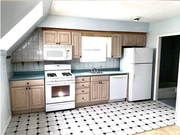 172 Pleasant St - Photo 1