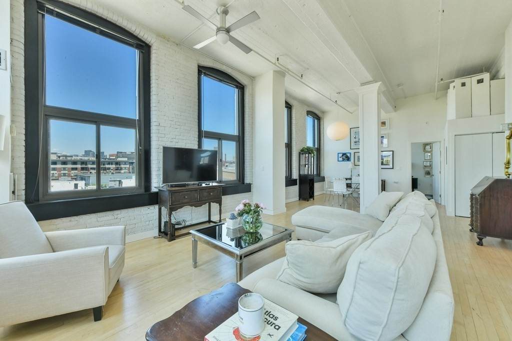 320 West 2nd Street - Photo 1