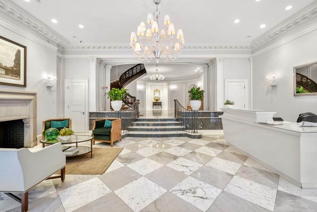 409 Commonwealth Ave - Photo 1
