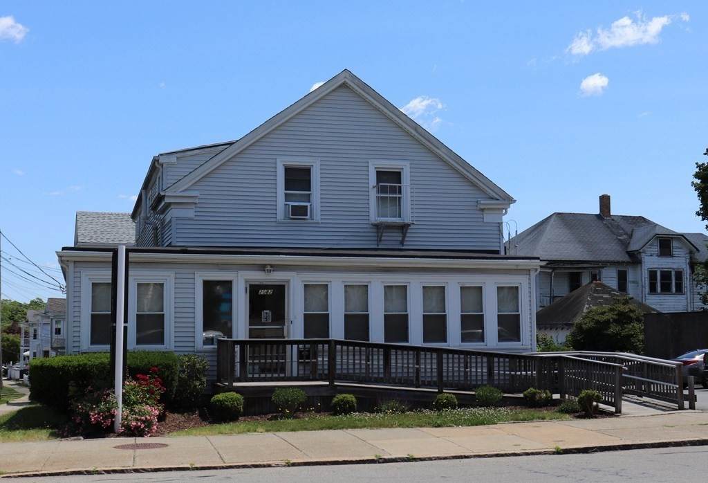 2082 Acushnet Ave - Photo 1