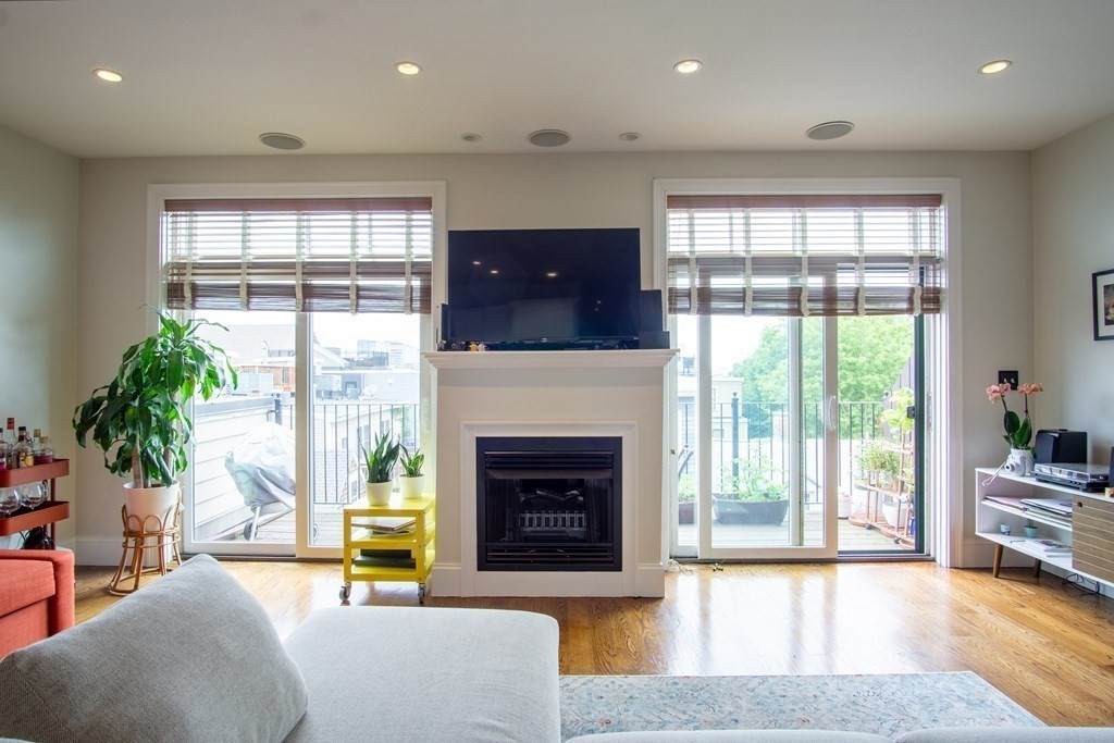 376 West Broadway - Photo 1