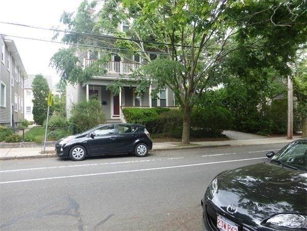 115 Holworthy - Photo 1