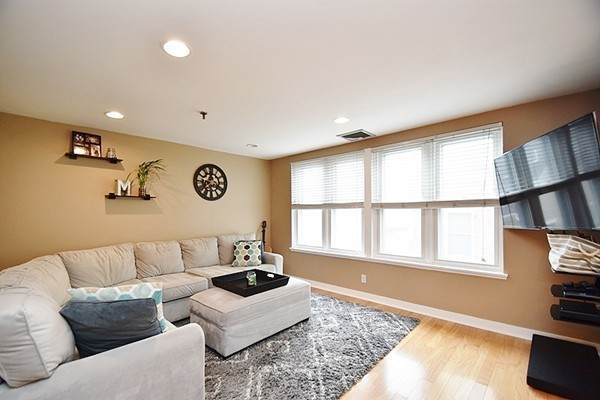 120 Tudor St - Photo 1
