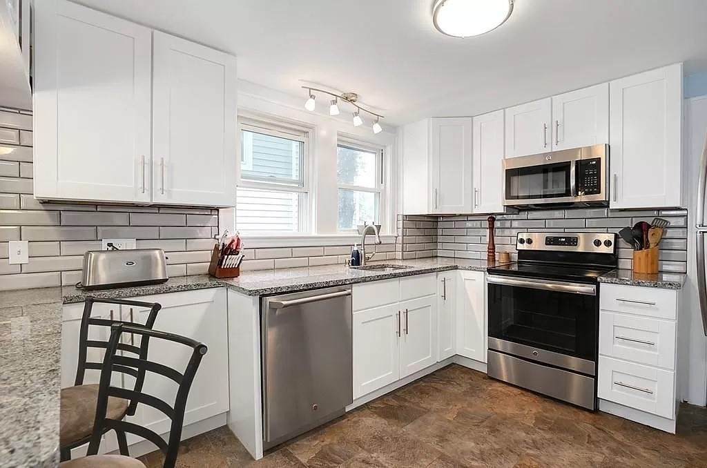 19 Fairview Ave - Photo 1