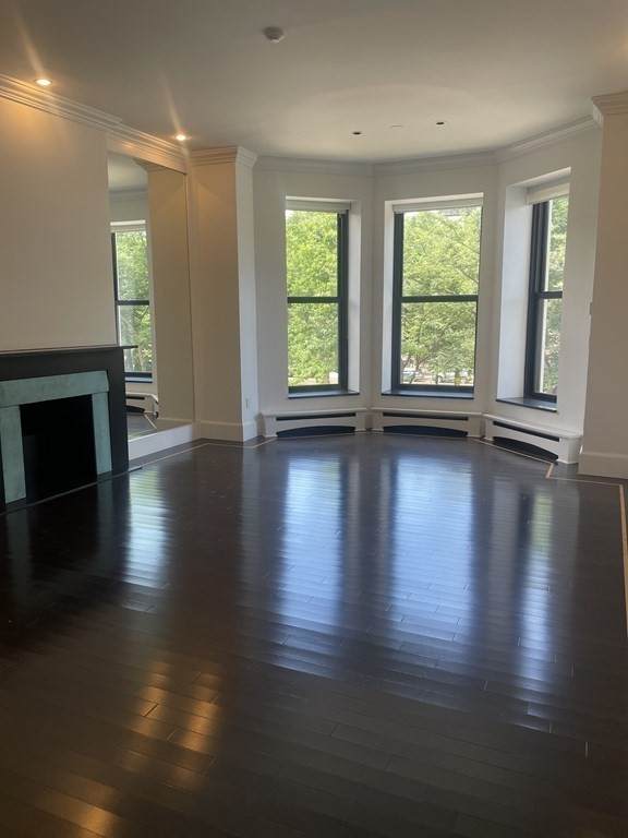160 Commonwealth - Photo 1